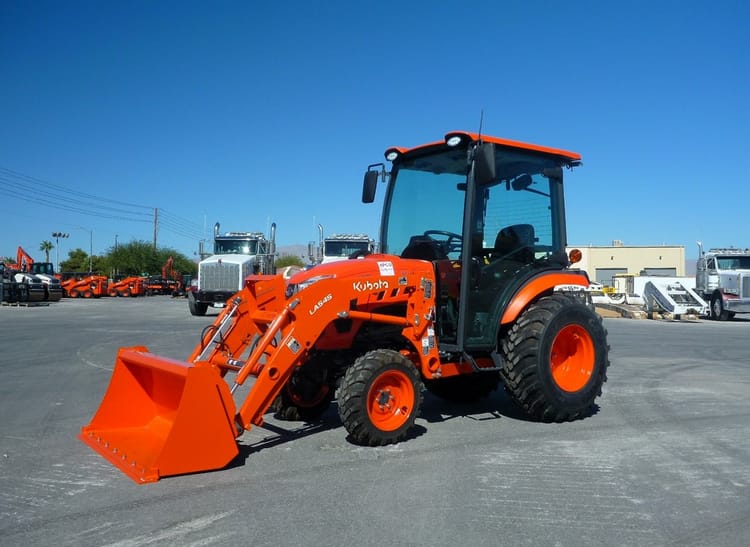 NEW KUBOTA LX3520HSDC WITH R14 TIRES COMPACT TRACTOR